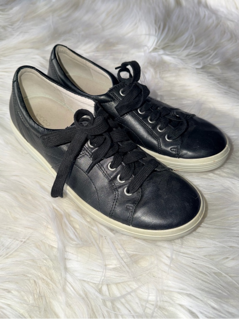 Ecco Women’s 39 Soft 7 Black Leather Low-Profile Lace-Up Sneakers